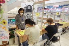 9/4　鹿島ショッピングセンターエブリアでのみの市開催、大勢の客でにぎわう