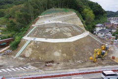 10/9　復旧が進む、鹿島街道の崖崩れ事故現場