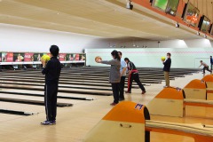 10/25　市主催、ボウリング教室開かれる（スポルト平）