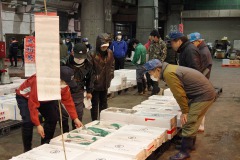 1/5　鹿島町、市中央卸売市場で初市式と初競り