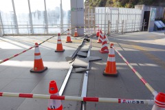 2/14　平、前日の地震でいわき駅南北自由通路のエキスパンションジョイントが破損